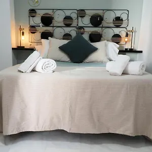 Sunny In The Historic Centre- Private Parking Appartement